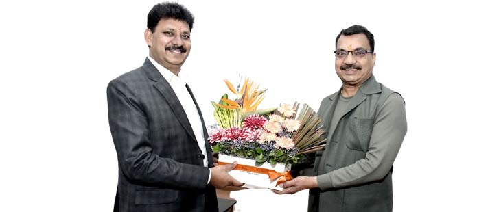 President Sh. Devender Gupta Welcoming IPS, DCP Ballabgarh Sh. Rajesh Duggal ..............